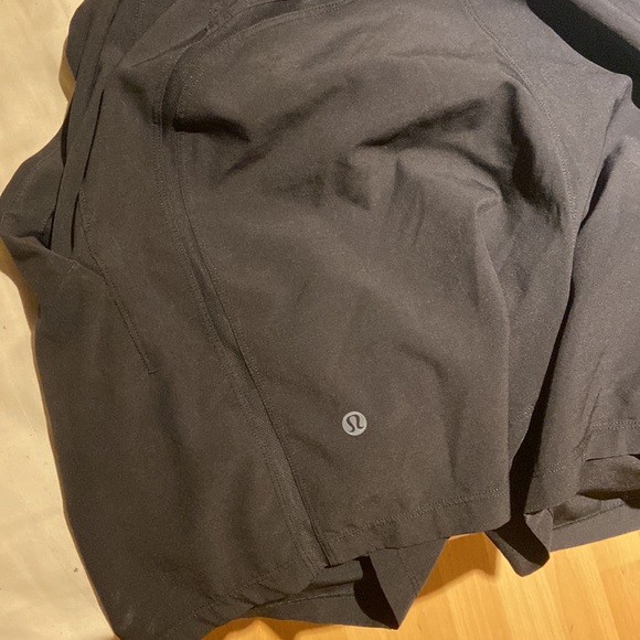 Lululemon pace breaker shorts 7” medium - Picture 4 of 4